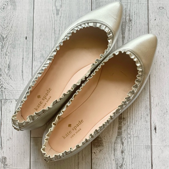 {⭐️HOST PICK 6.22 ⭐️KATE SPADE NEW YORK} Nicole Skimmers Silver - Picture 2 of 7